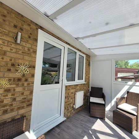 Bumblebee Bungalow - With Separate Office And Gaming Space By Catchpole Stays Colchester Bagian luar foto