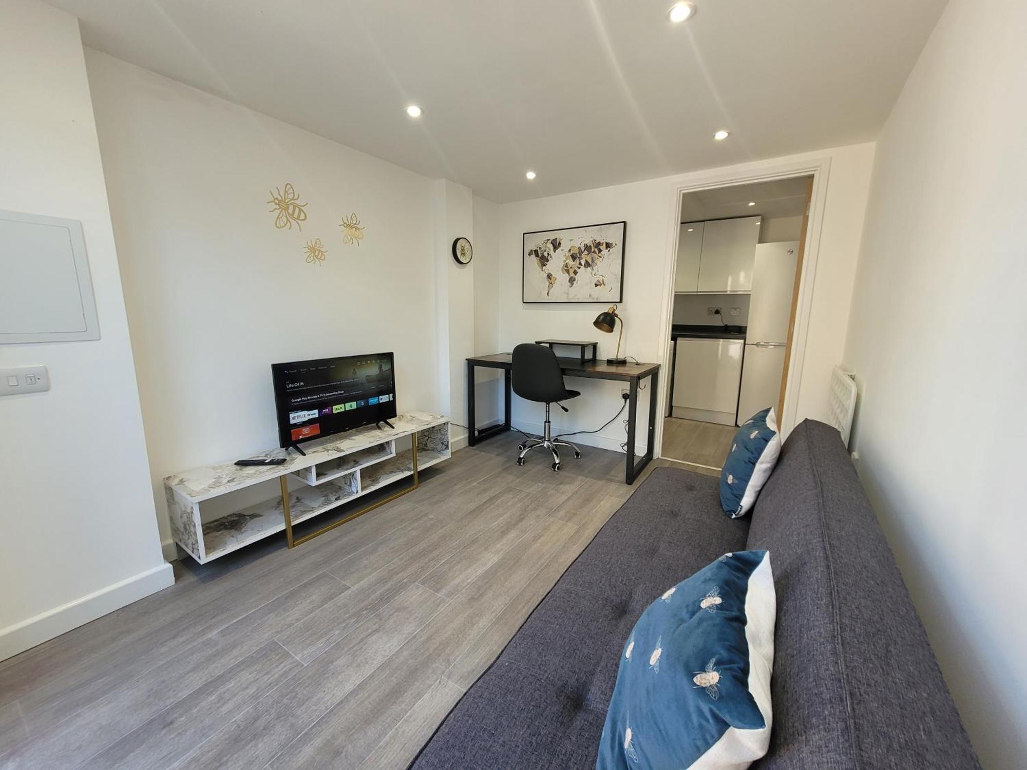 Bumblebee Bungalow - With Separate Office And Gaming Space By Catchpole Stays Colchester Bagian luar foto